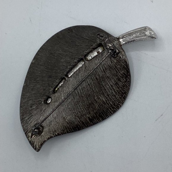 - Kenneth Jay Lane Leaf Pin - Picture 3 of 3